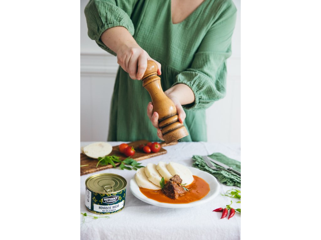 HOTOVKY Z PLECHOVKY Hovädzie mäso na rajčinovej omáčke 400g
