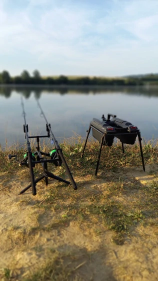 Karbónový stojan na zavážaciu loďku RidgeMonkey Hunter 750