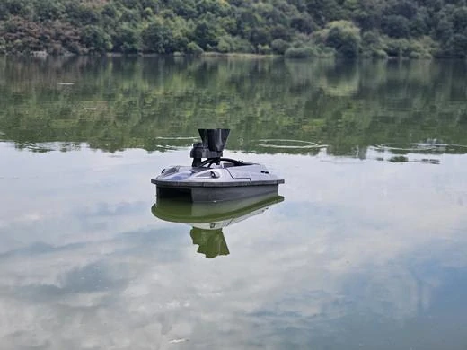 Rozmetadlo WUBS na zavážaciu loďku Carp Scout / Prisma