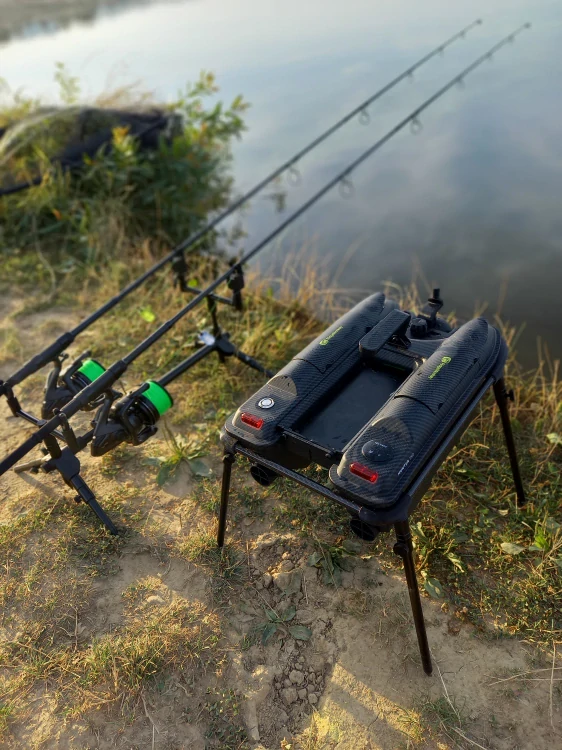 Karbónový stojan na zavážaciu loďku RidgeMonkey Hunter 750