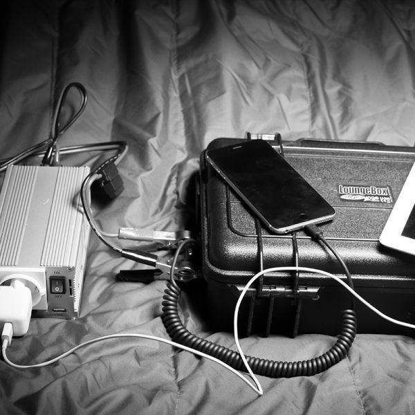 Menič napätia 12V na 220V / 300W