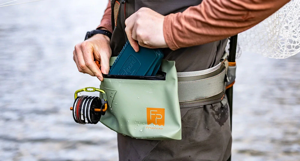 FISHPOND Vodotesný posuvný batoh Thunderhead Submersible Sling