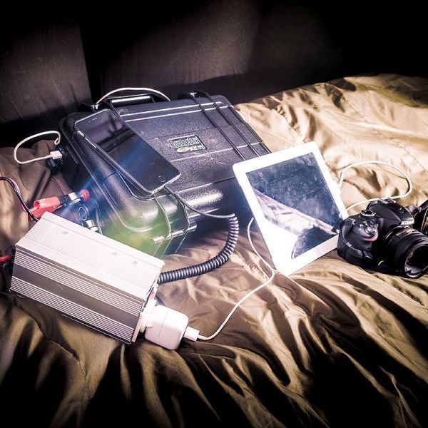 Menič napätia 12V na 220V / 300W