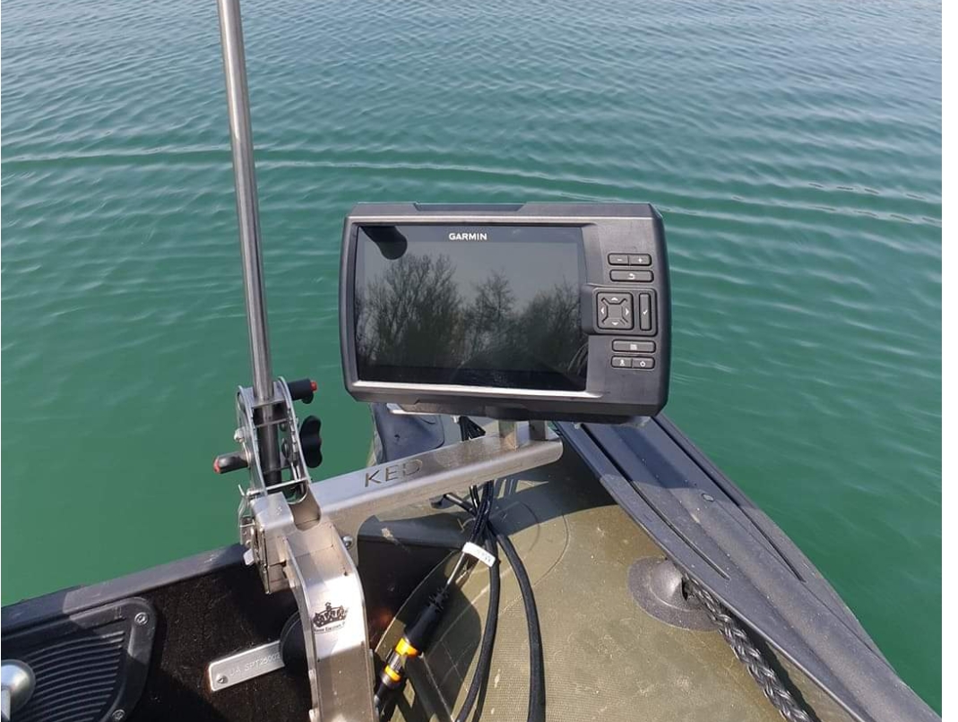 KED univerzálny držiak sondy na zrkadlo člna