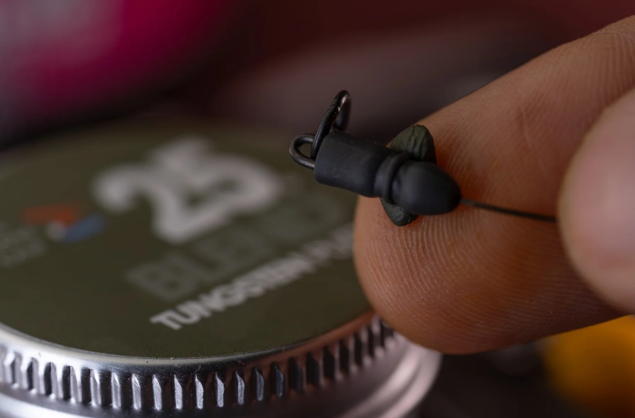 One More Cast Karabinka Tweakerz Dog Bone Ronnie Clip 8 ks