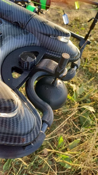 Karbónový stojan na zavážaciu loďku RidgeMonkey Hunter 750