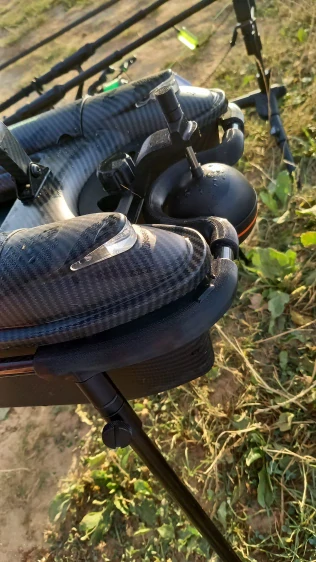 Karbónový stojan na zavážaciu loďku RidgeMonkey Hunter 750