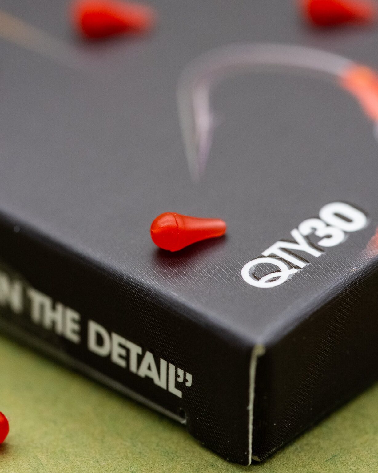 ONE MORE CAST DAZZLERS BLOOD RED LONG DISTANCE HOOKBEAD - Zarážky na háčik červené – Obrázok 4