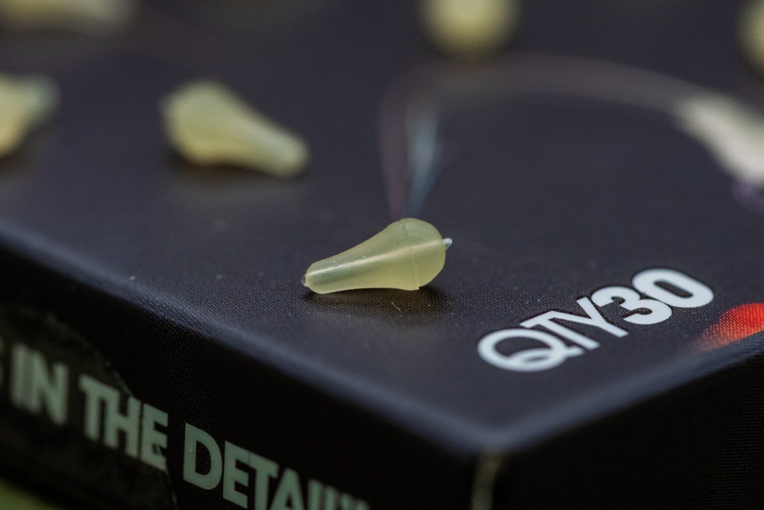 ONE MORE CAST DAZZLERS MAGOWHITE LONG DISTANCE HOOKBEAD - Zarážky na háčik biele – Obrázok 5